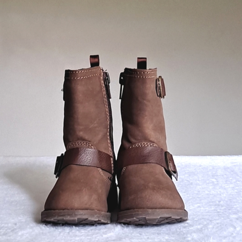 Little Girl's Brown Knee High 👢 Boots - Picture 2 of 7